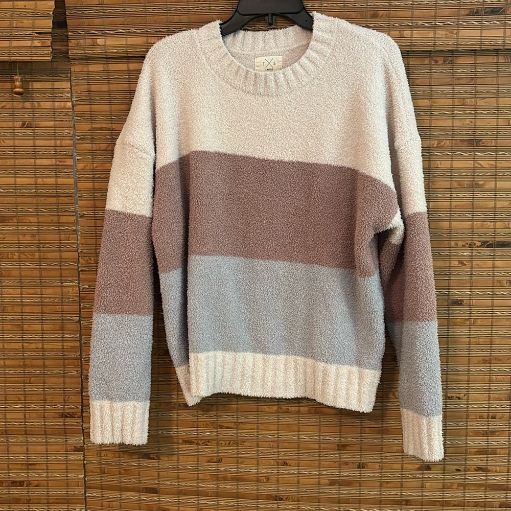 T/S women’s large cream stripped sweater size l